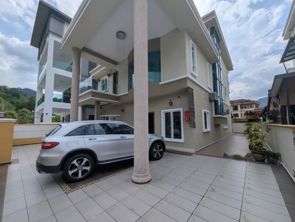 Fully Furnished Facing Open Banglo 3 Tingkat Taman Templer Saujana, Rawang - Image 1