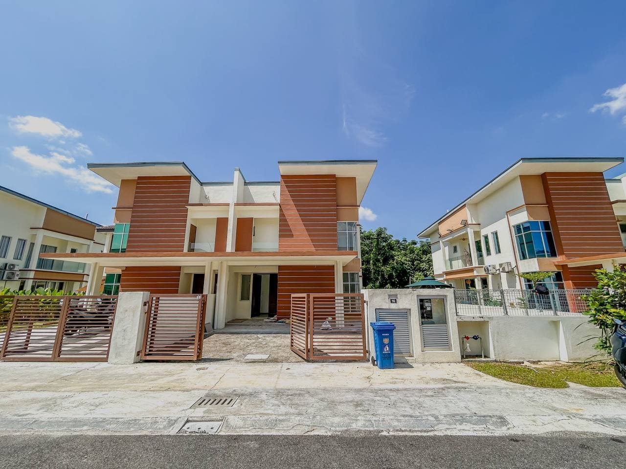 Double Storey Semi D Taman Seri Pagi, Seksyen 29 Kampung Lombong, Shah Alam