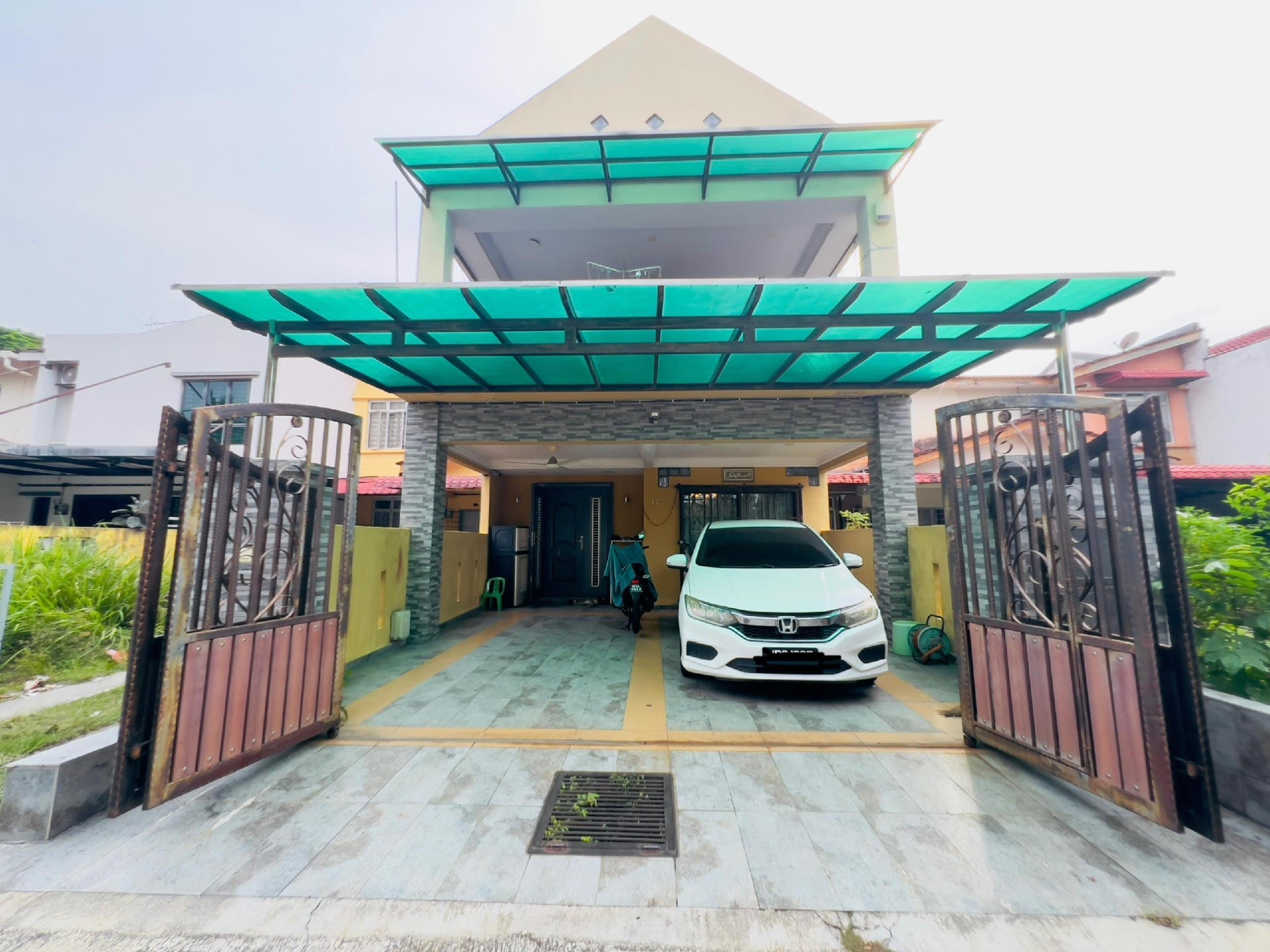 Fully Renovated Double Storey Terrace Facing Open in Taman Perdana, Puchong