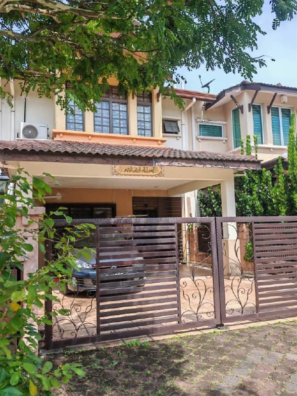 Double Storey Terrace Jalan Rabung Seksyen U8 Bukit Jelutong Shah Alam - Image 1
