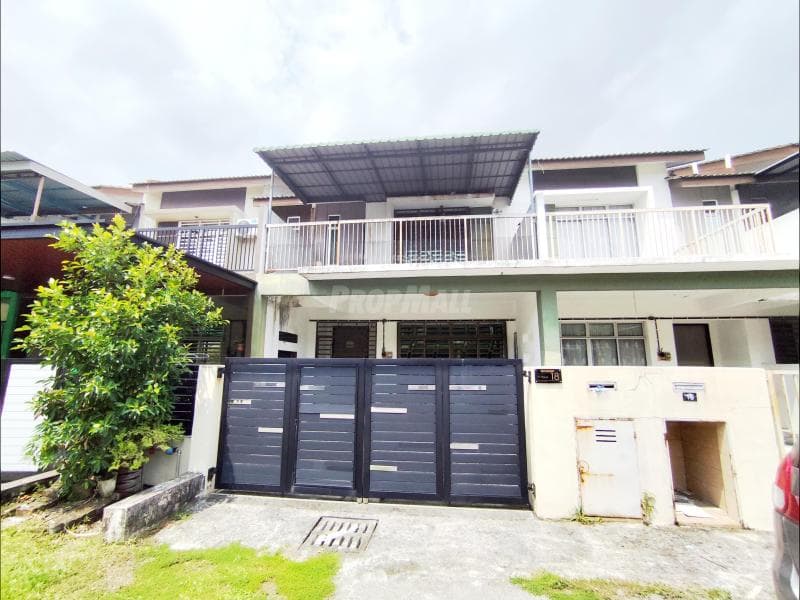 2-Storey Intermediate House Tmn Intan Baiduri Sepang - Image 1