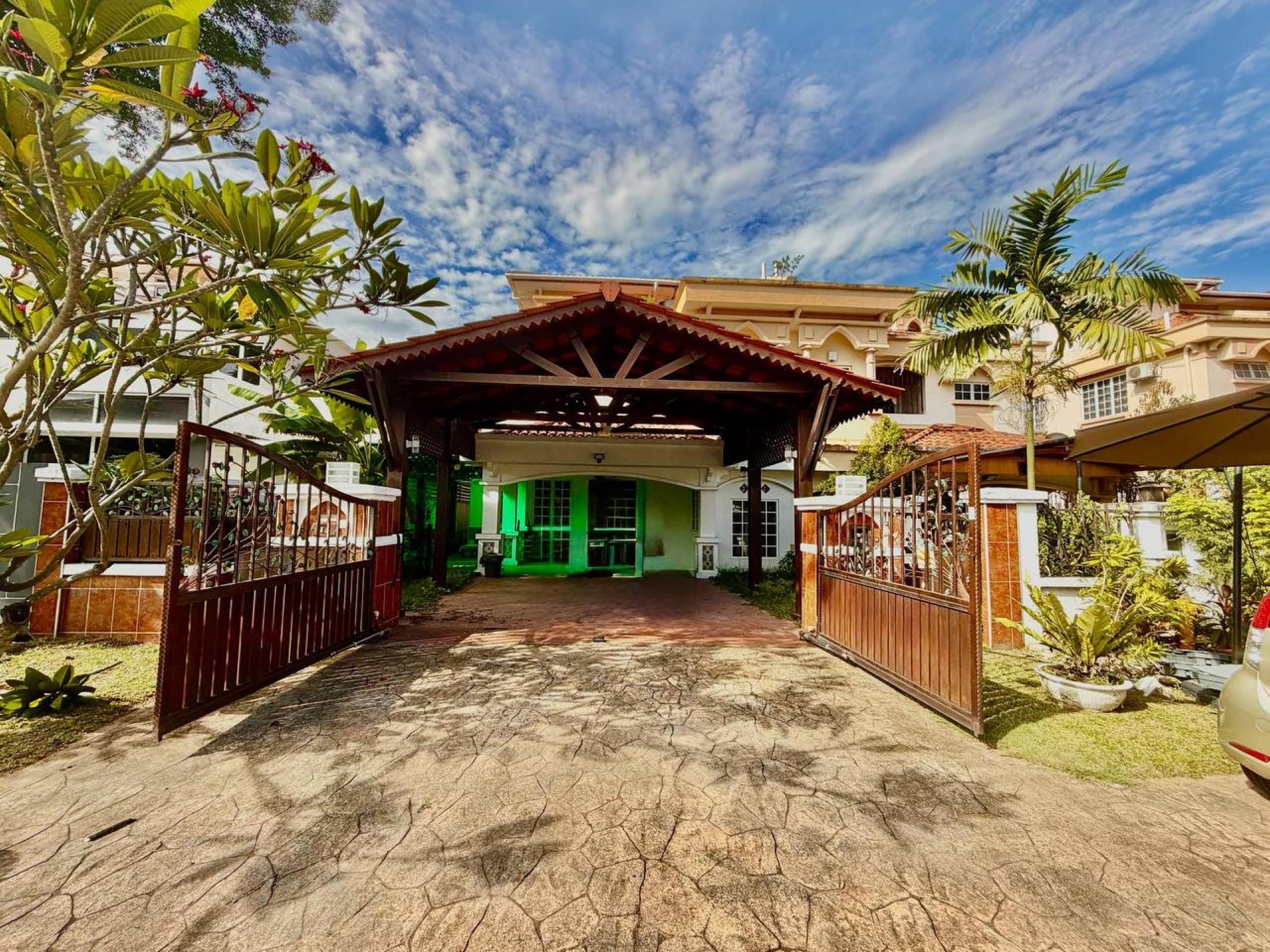 Fully Furnish 2.5 Storey Semi-D Cluster D Kayangan, Seksyen 13 Shah Alam