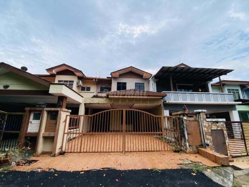 Renovated Spacious 22x80 Double Storey Terrace Bandar Seri Putra Kajang
