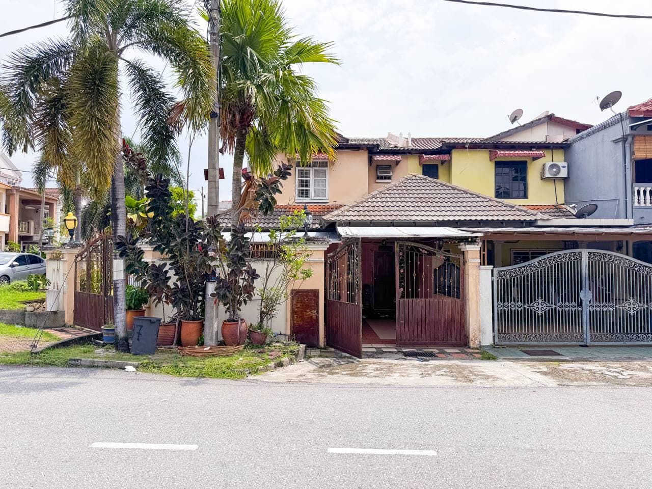 Corner Lot Double Storey Terrace, Jalan Utara, Taman Samudera, Batu Caves - Image 1