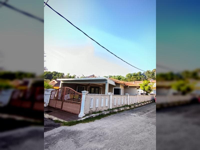 Single Storey Endlot Terrace House in Taman Bukit Emas, Hulu Langat - Image 1