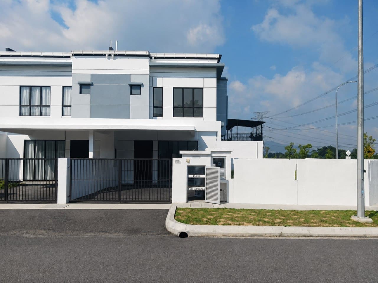 Corner 2 Storey Queensbury, Mahkota Hills, Lenggeng