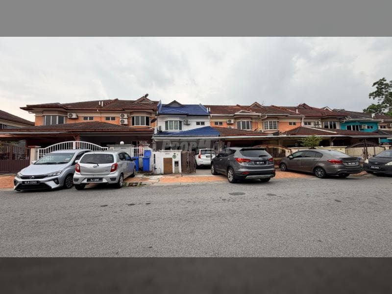 Renovated Fully Extended Partially Furnished Terrace House in Seksyen 7 Shah - Image 1