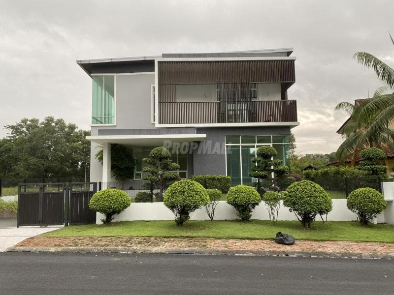 2.5 Storey Bungalow Bukit Jelutong, Shah Alam with Swimming Pool