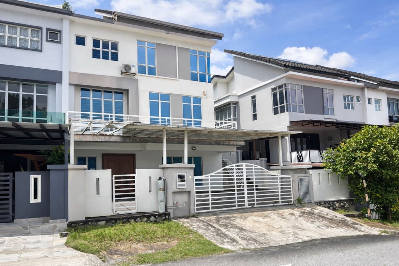 2.5 Storey Semi D Saujana Villa Kajang