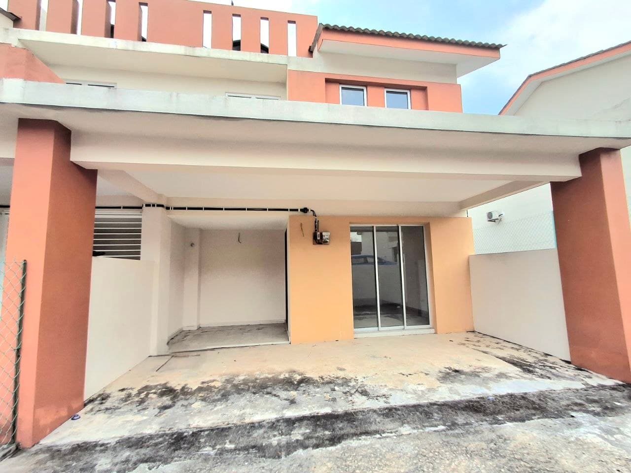 2 Storey Terrace House Taman Salak Damai, Salak Tinggi - Image 1