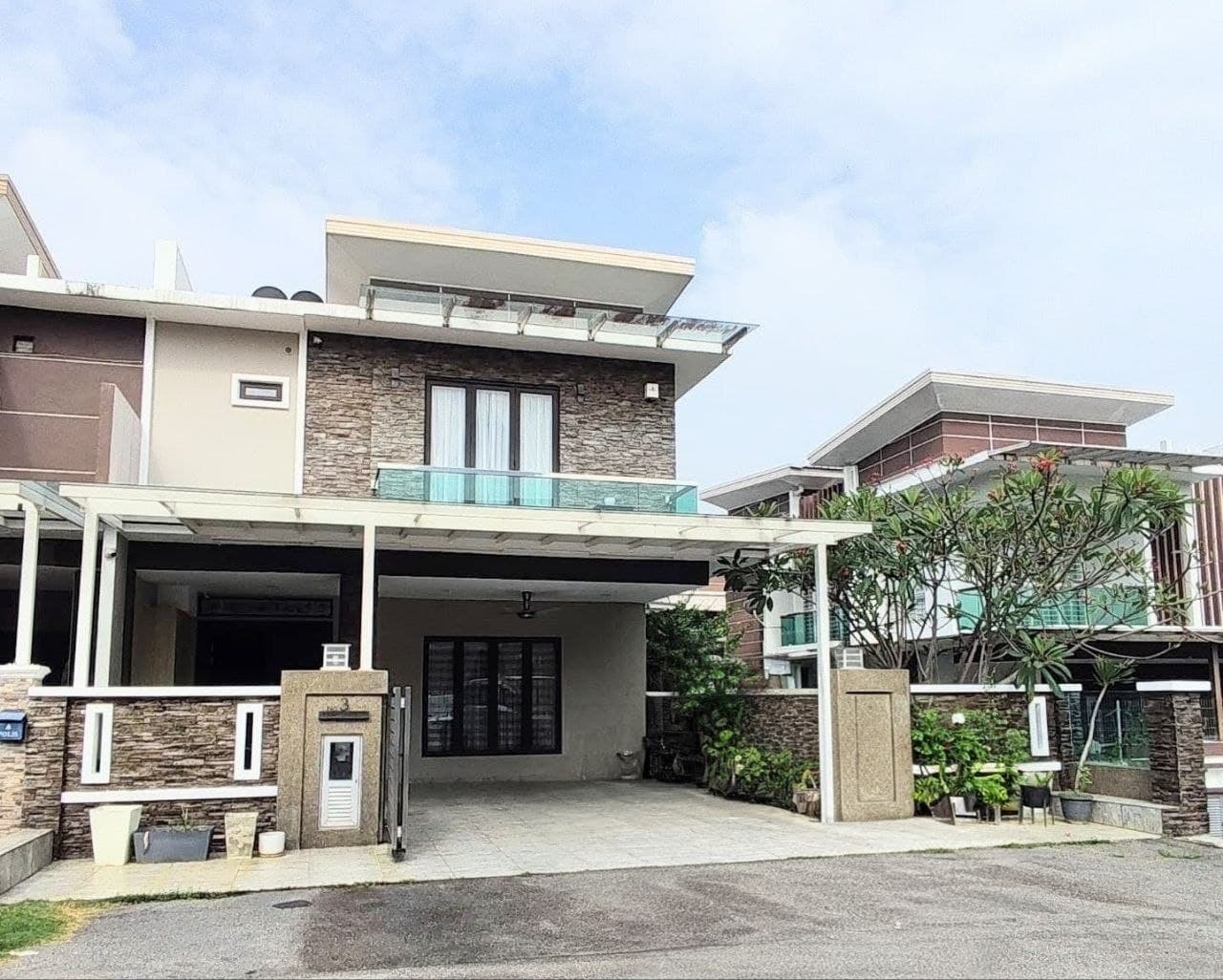 Double Storey Semi-D Impian Makmur, Saujana Impian, Kajang