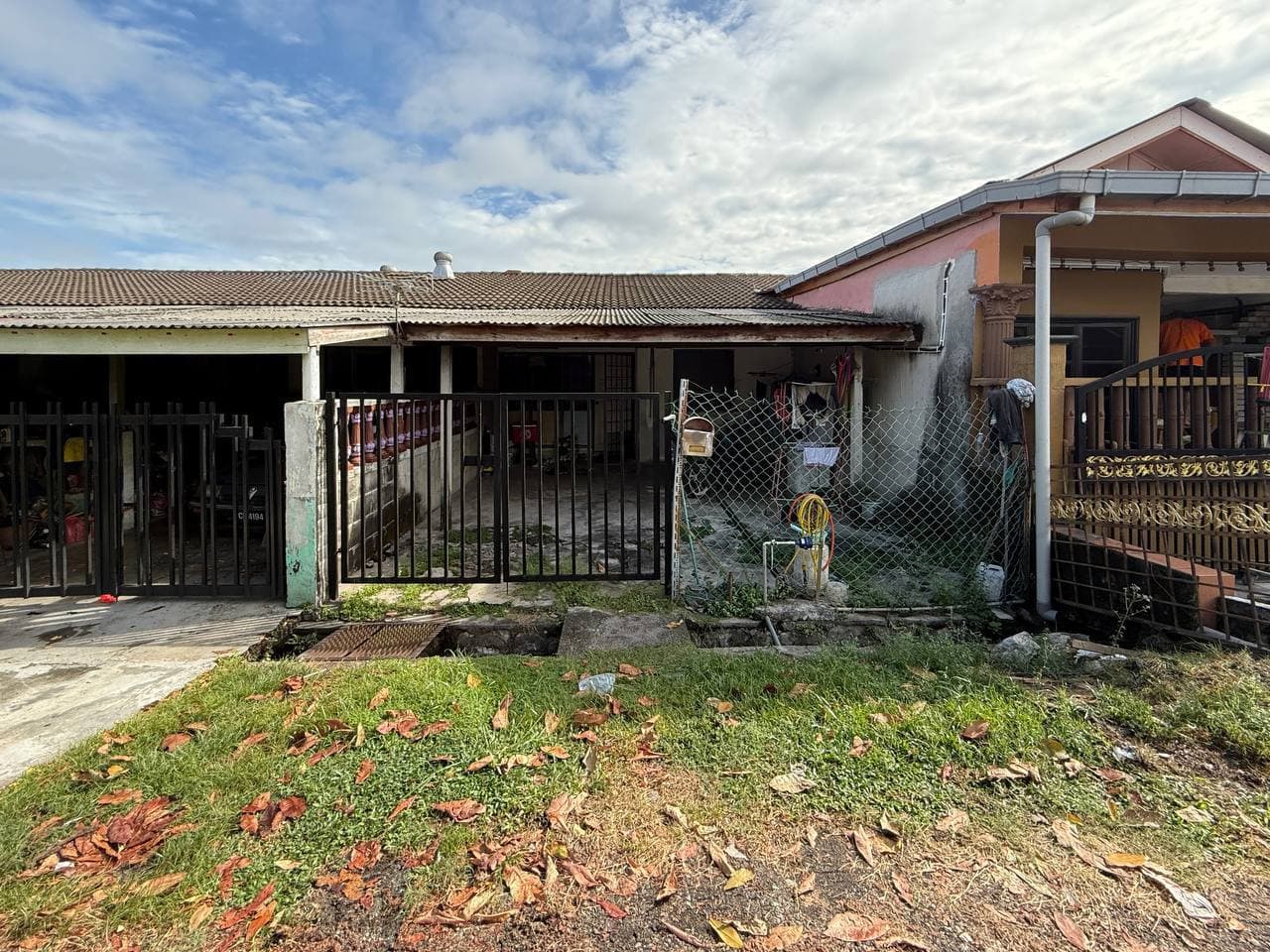 Single Storey Terrace Low Cost Jalan Bayam, Seksyen 24, Shah Alam - Image 1