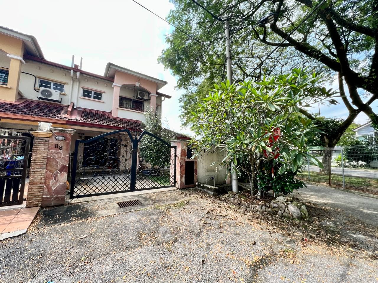 Double Storey Corner Lot Taman Puchong Tekali