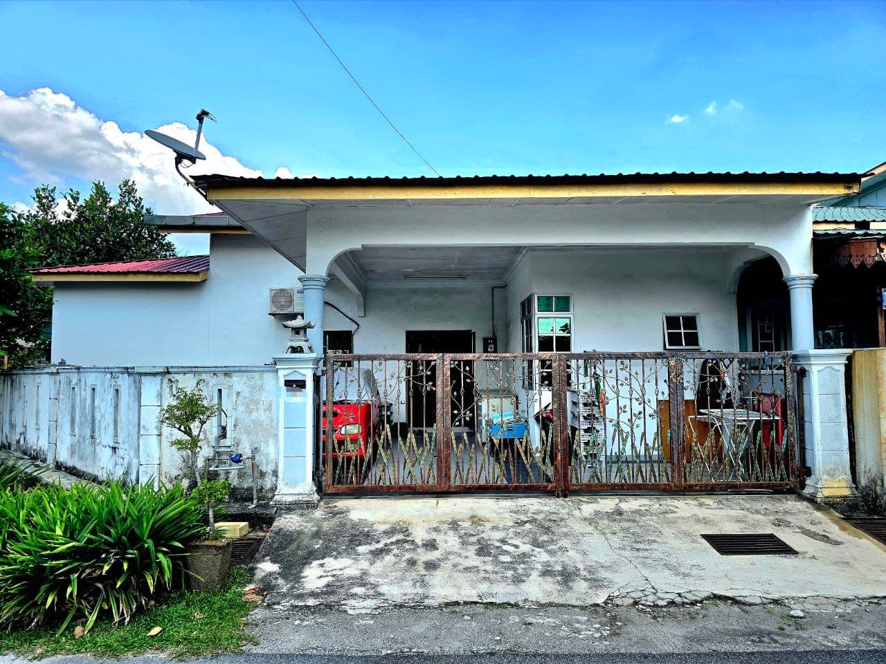 Single Storey Semi D Taman Salak Jaya Salak Selatan Kuala Lumpur - Image 1