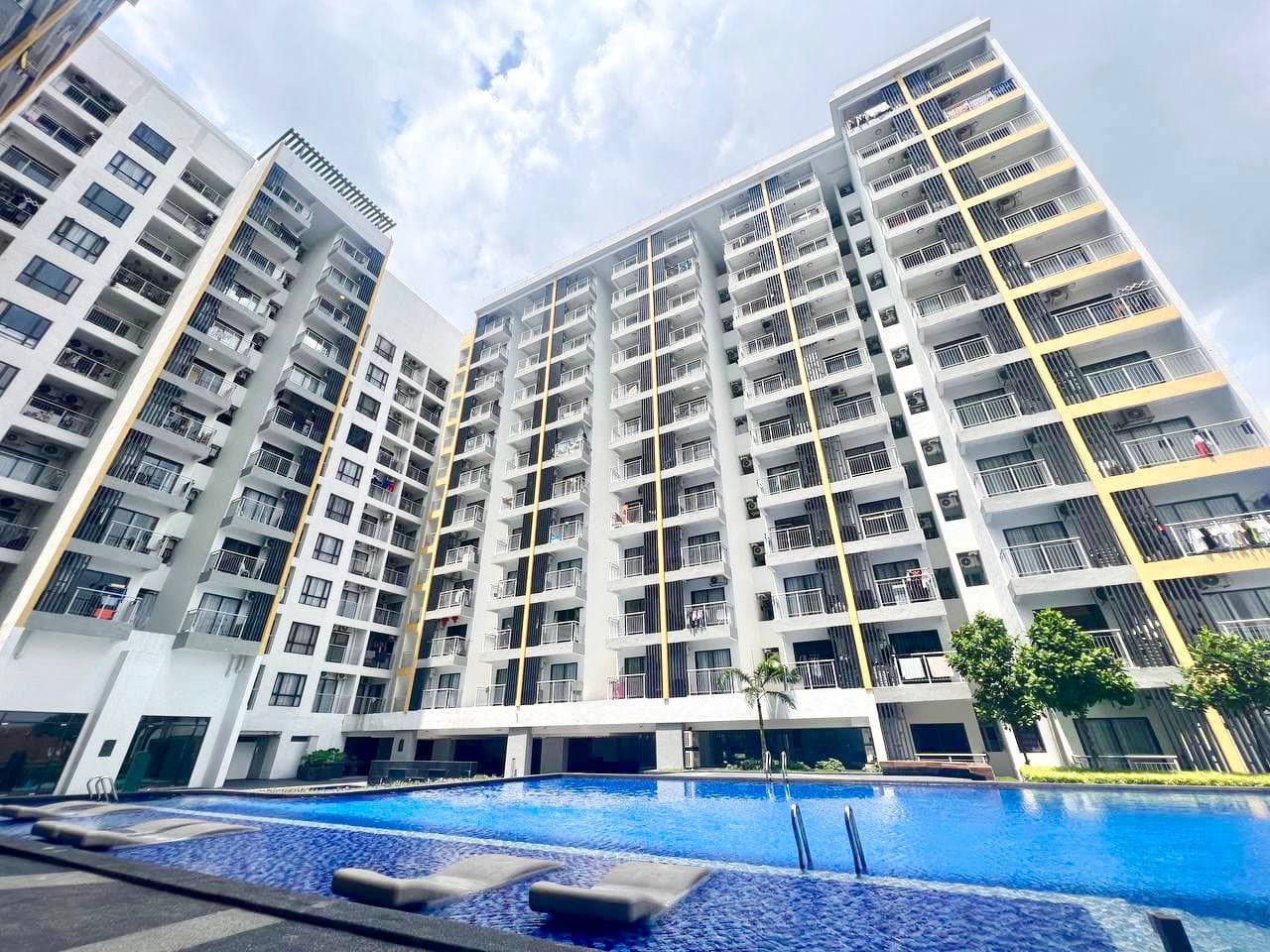 Corner Unit Facing Swimming Pool, DK Impian Condominium, Seksyen U5, Shah Alam