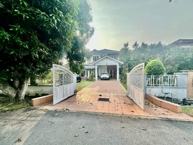 Facing Open Field And Garden, Renovated Approval, Double Storey Bungalow, Taman