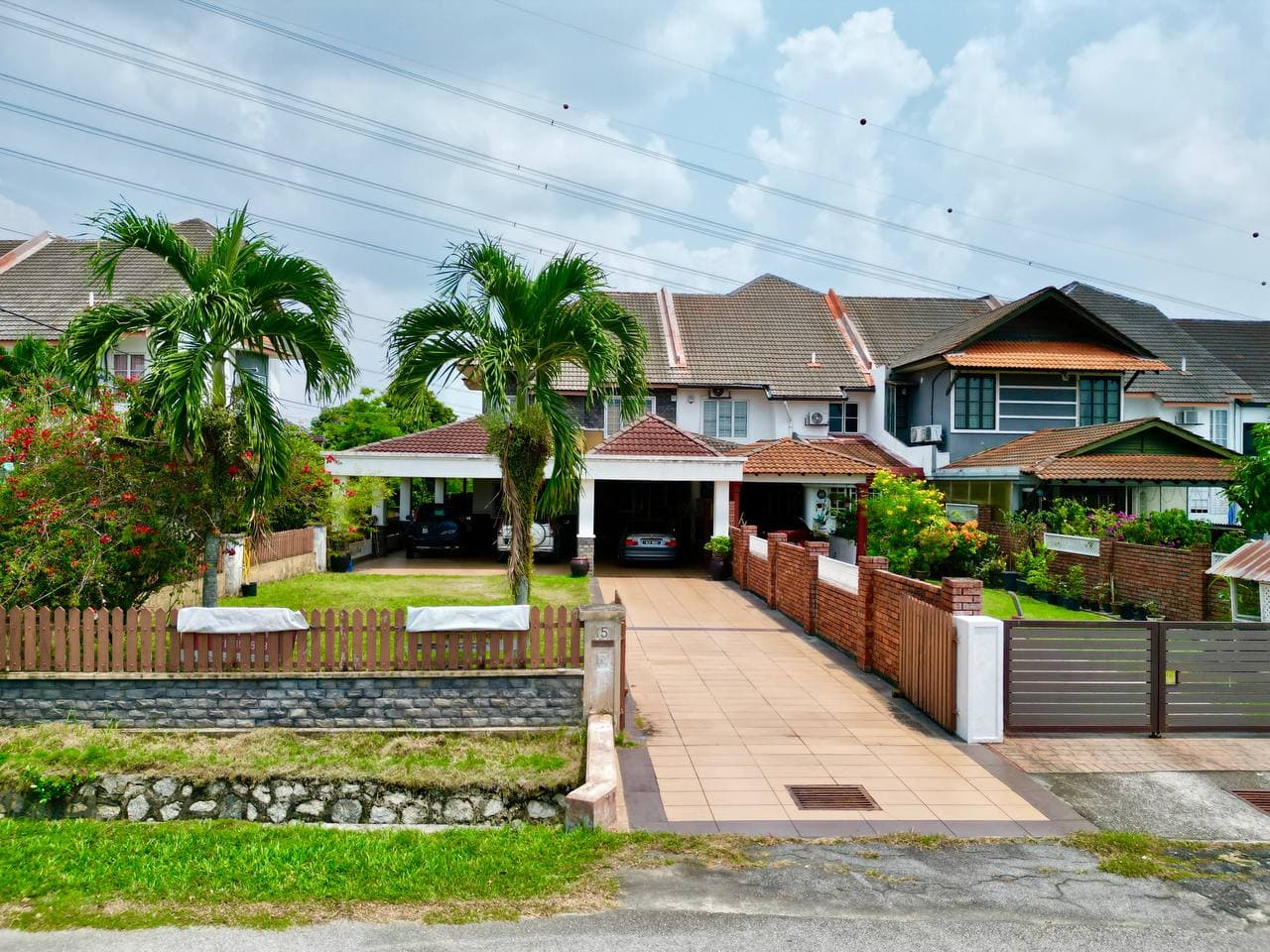 End Lot Double Storey Terrace House Bangi Golf Resort, Bangi - Image 1