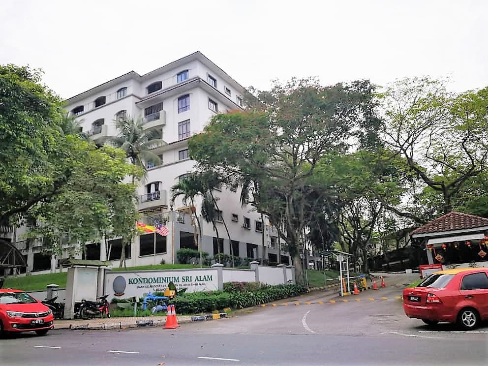 End Lot Sri Alam Condominium Seksyen 13, Shah Alam - Nice View Facing Golf