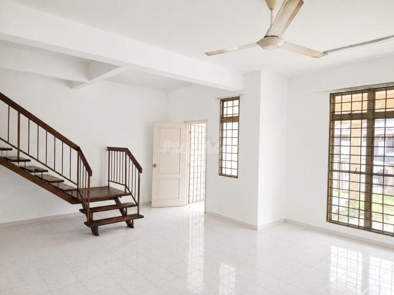 Below Market LEP 5 22x70 Basic Unit 2 Storey House, Seri Kembangan for Sale - Image 1