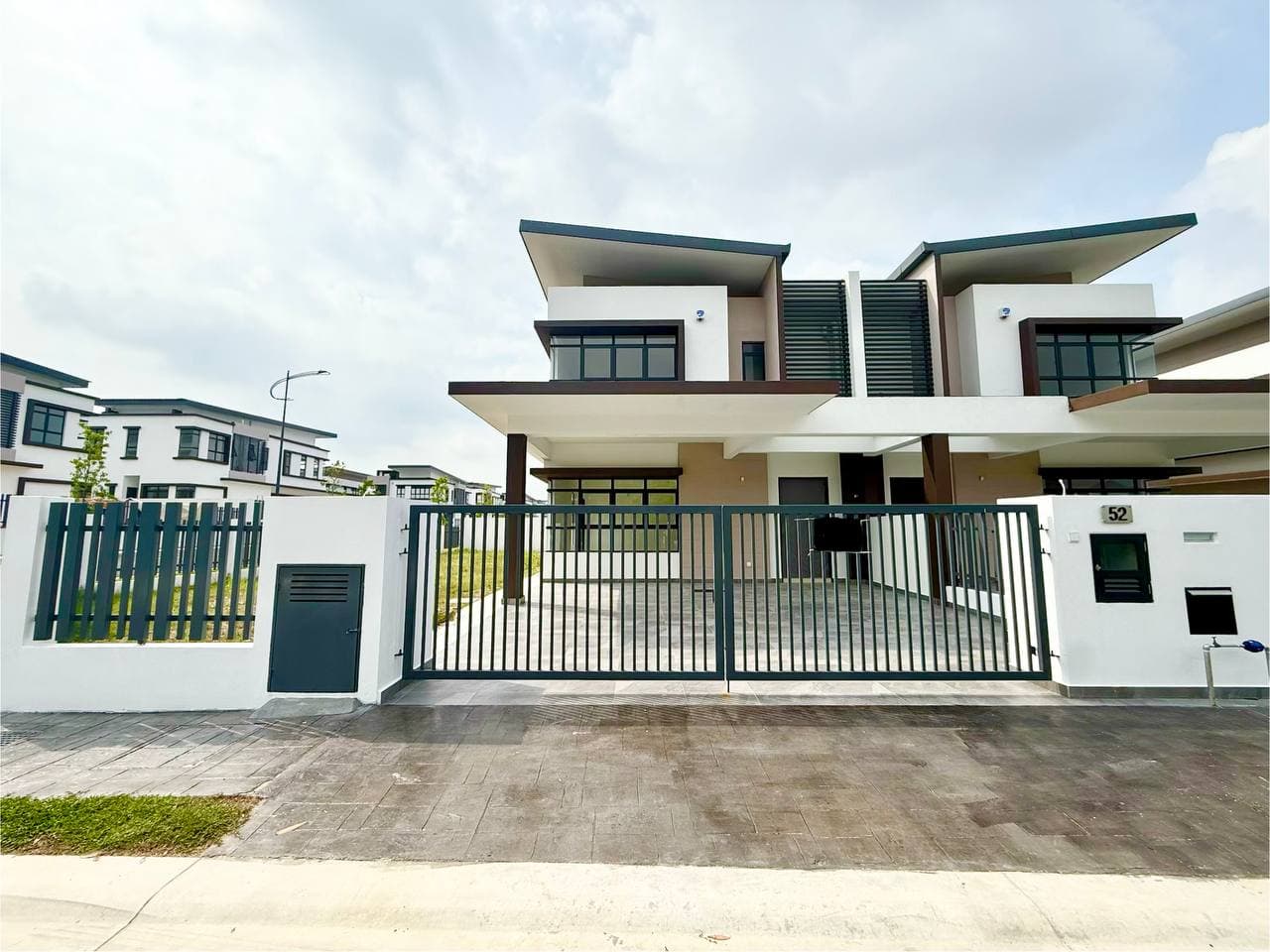 Double Storey Linked Semi-D Arawani, Bandar Puteri Bangi, Kajang