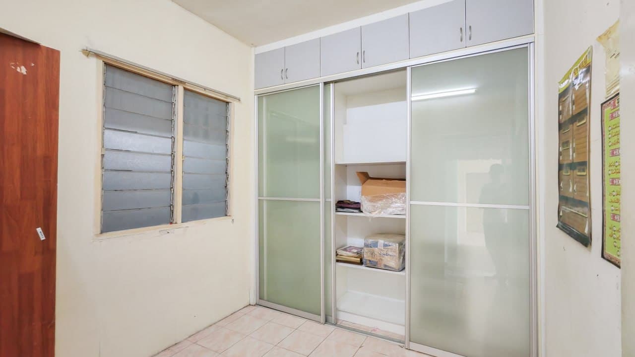 Corner Unit Blok Keruing Taman Desaminium Seri Kembangan - Image 1