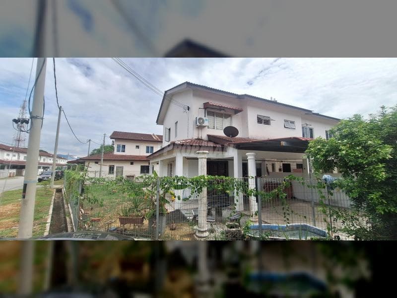 Big Land Corner Double Storey Unit at Rawang Town for Quick Grab