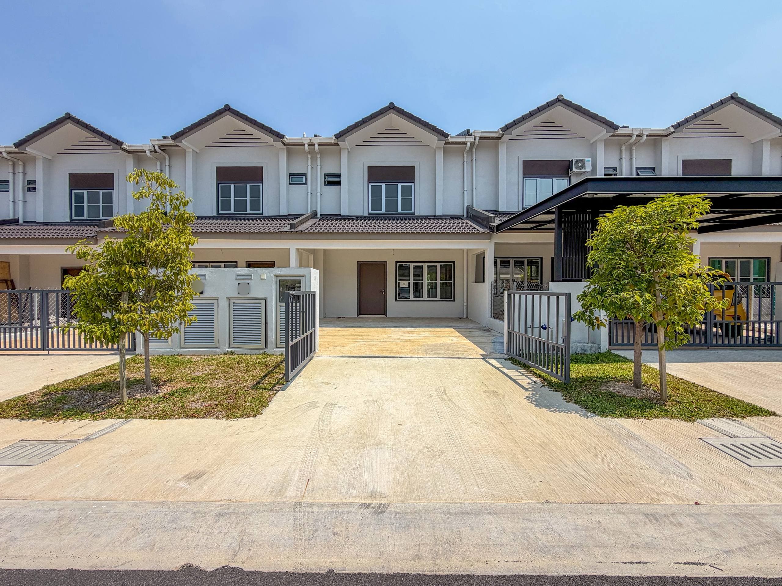 Double Storey M Senyumia, Bandar Baru Salak Tinggi, Sepang - Image 1
