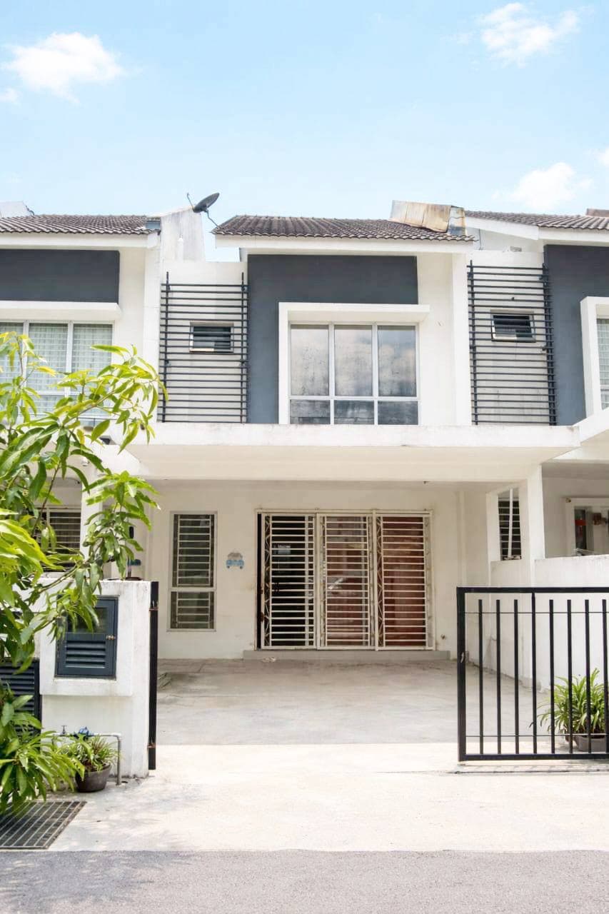 Double Storey For Sale in Rawang Bandar Country Homes Strategic Unit
