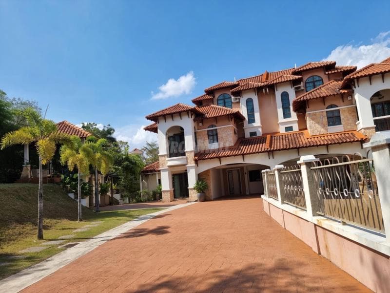 Spacious 3 Storey End Lot Semi D Seksyen 7 Shah Alam
