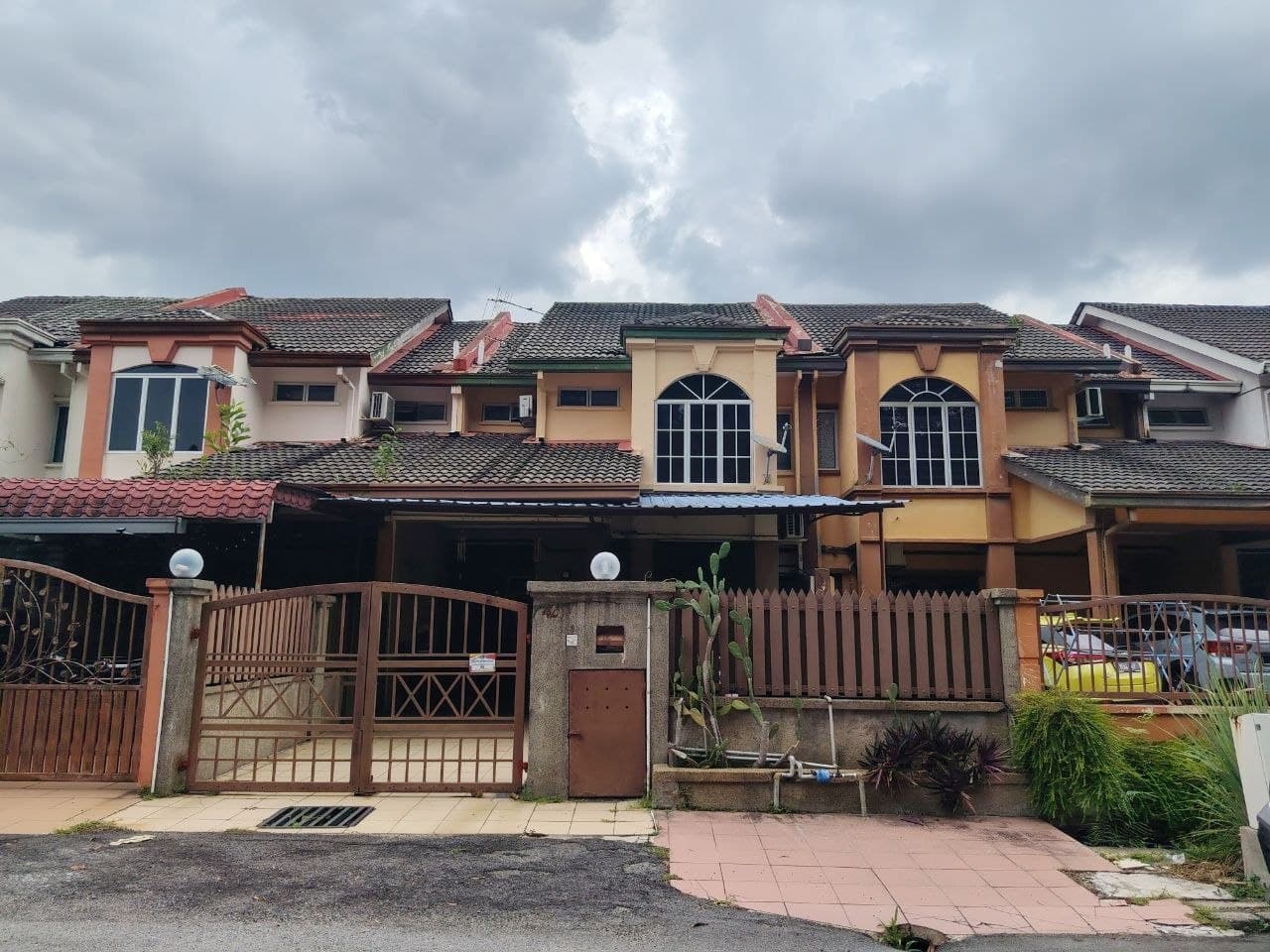 Renovated Intermediate Double Storey Nearby Klinik Kesihatan BTHO SKSMKBTHO2 - Image 1