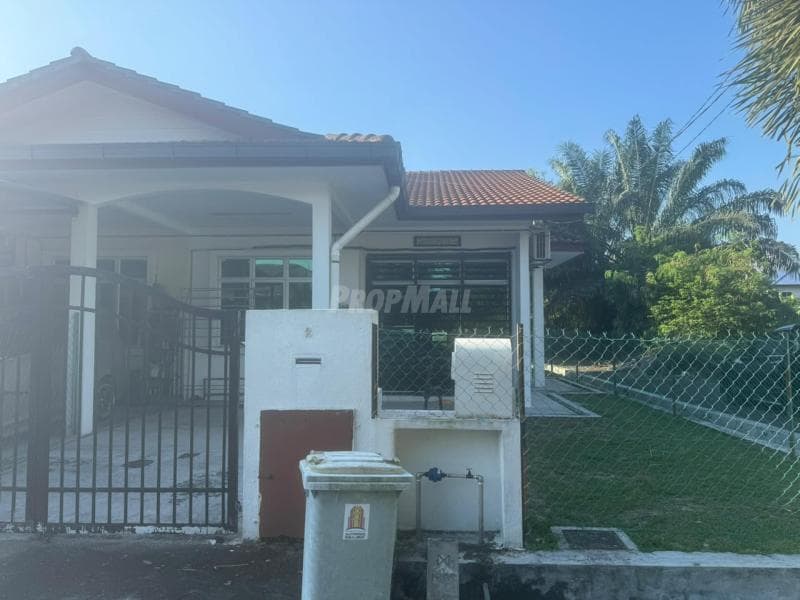 Telok Panglima Garang Single Storey Terrace House End Lot Freehold