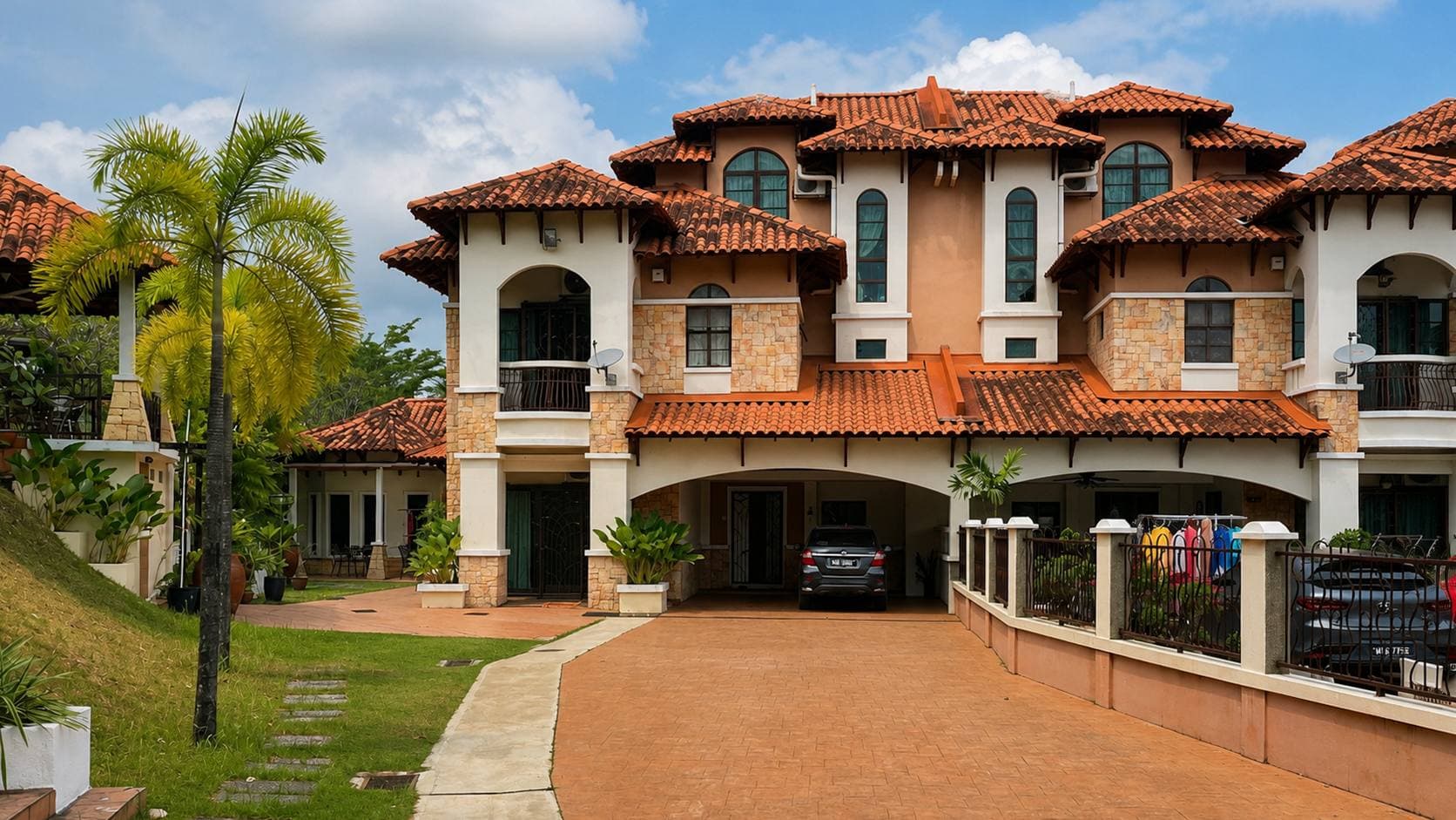 Triple Storey Semi Detached House Putramas, Seksyen 7, Shah Alam