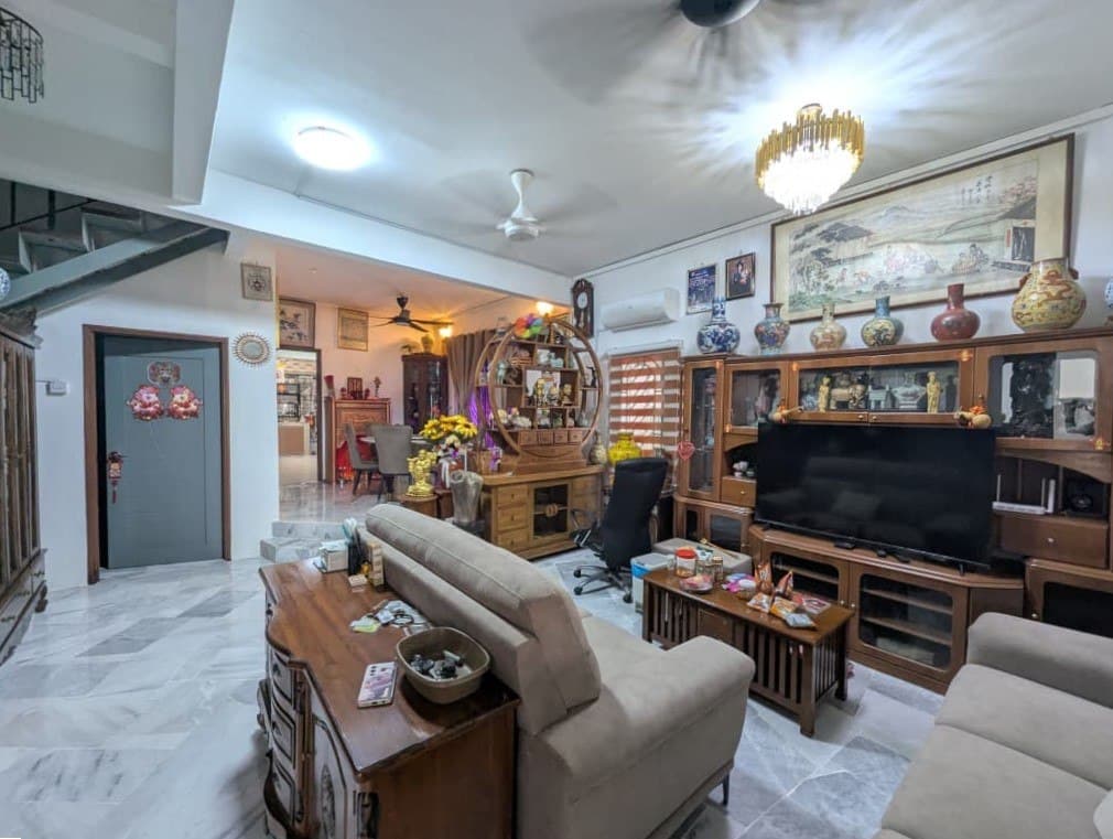 Gated Guarded Renovated Semi D 2 Tingkat Bandar Country Homes, Rawang