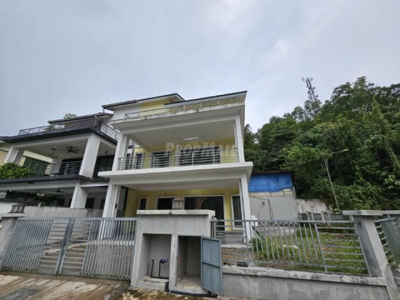 Cheras Mahkota Hills Corner Lot 3 Storey Semi-D House 5r5b - Image 1