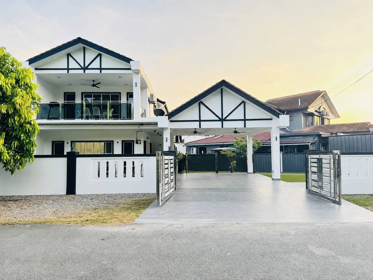 Corner Lot Double Storey Jalan Platinum Seksyen 7, Shah Alam
