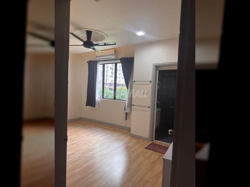 Partially Furnished Unit for Sale at Armanee Condominium, Petaling Jaya - Image 1