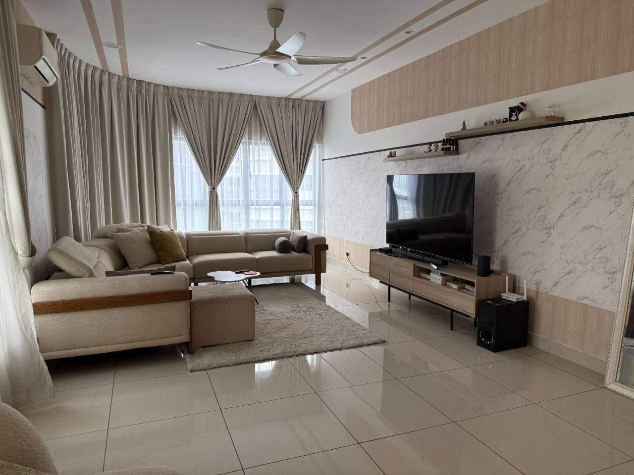EXCLUSIVE 22ND FLOOR 1,385 SQFT 4 PARKING RM877,500 MAISSON RESIDENCES, ARA - Image 1