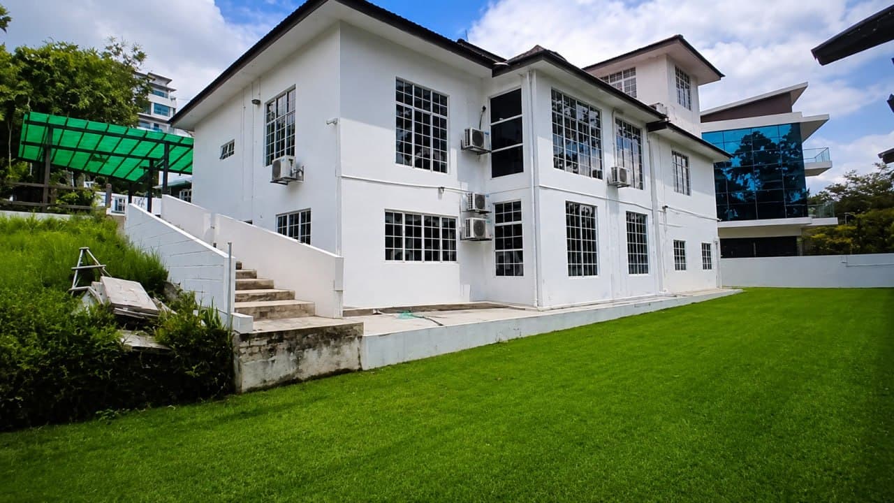 Three Storey Bungalow at Bukit Rahman Putra, Sungai Buloh - Image 1
