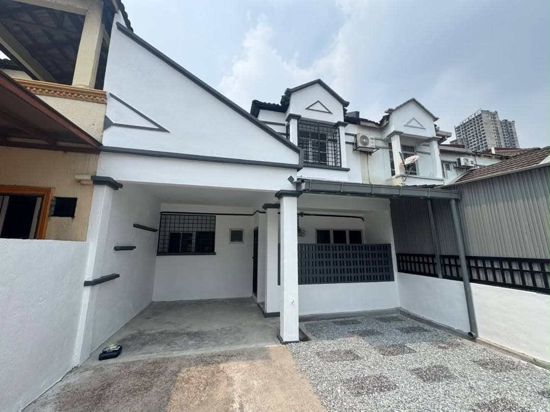 Double Storey Terrace, Taman Pinggiran USJ 1, Subang Jaya - Image 1