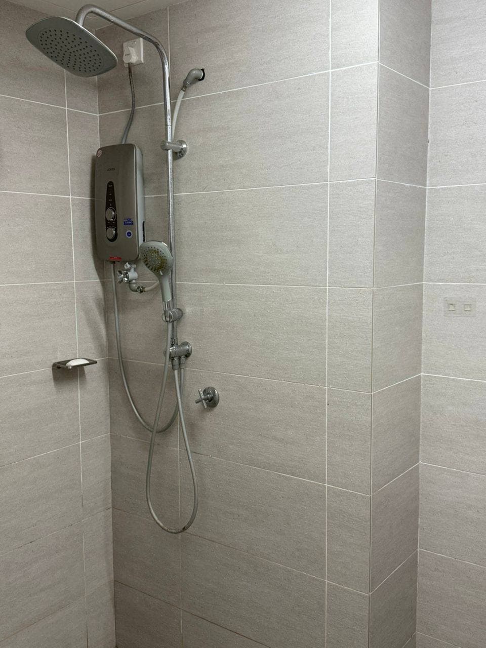 Corner Unit Court 28 Jalan Ipoh - Image 1