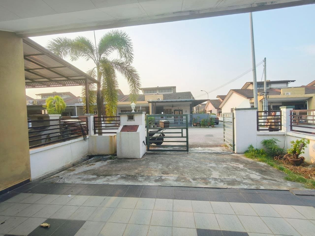 Single Storey End Lot Bandar Putera 2 Kristal Klang