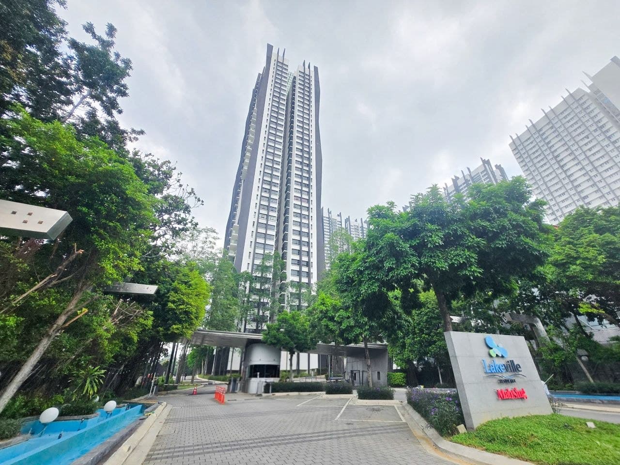 Condominium Lakeville Residence, Taman Wahyu, Kuala Lumpur - Image 1