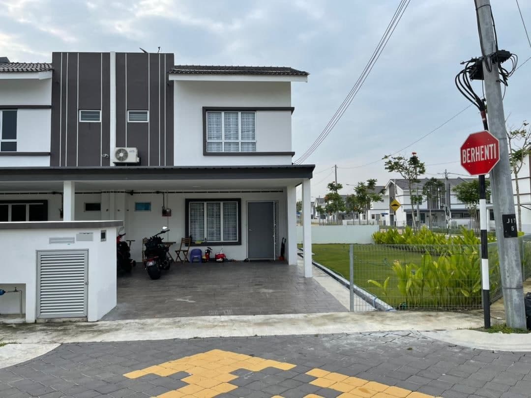 Corner Lot, Facing Park Green View Partly Furnished Double Storey Terrace Irama
