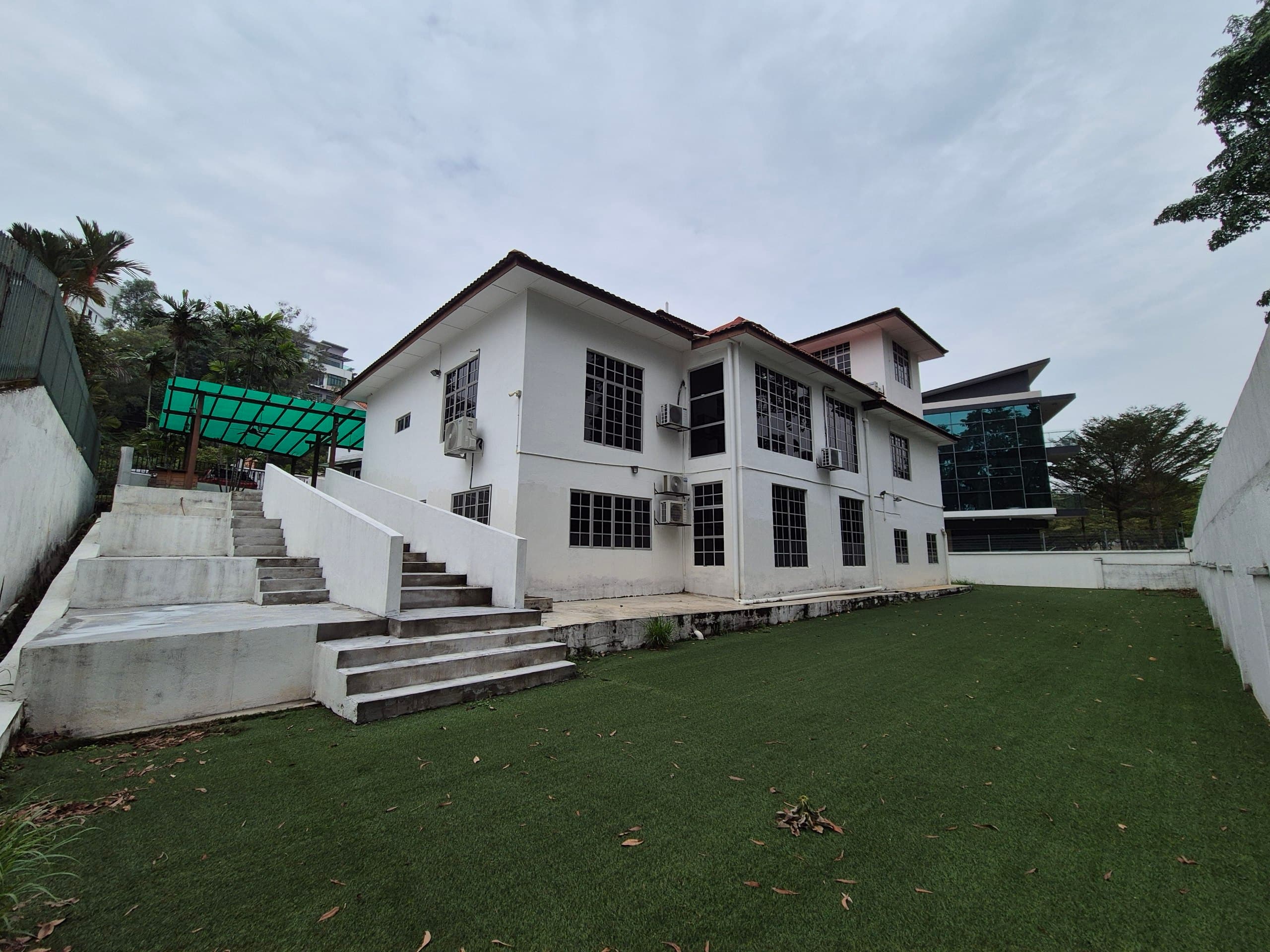 3 Storey Bungalow Putra Hills, Bukit Rahman Putra, Sungai Buloh - Image 1