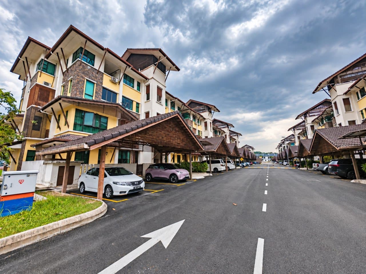 Duplex Townhouse Avenue 2, Persiaran Suarasa 3, Bandar Tun Hussein Onn, Cheras - Image 1