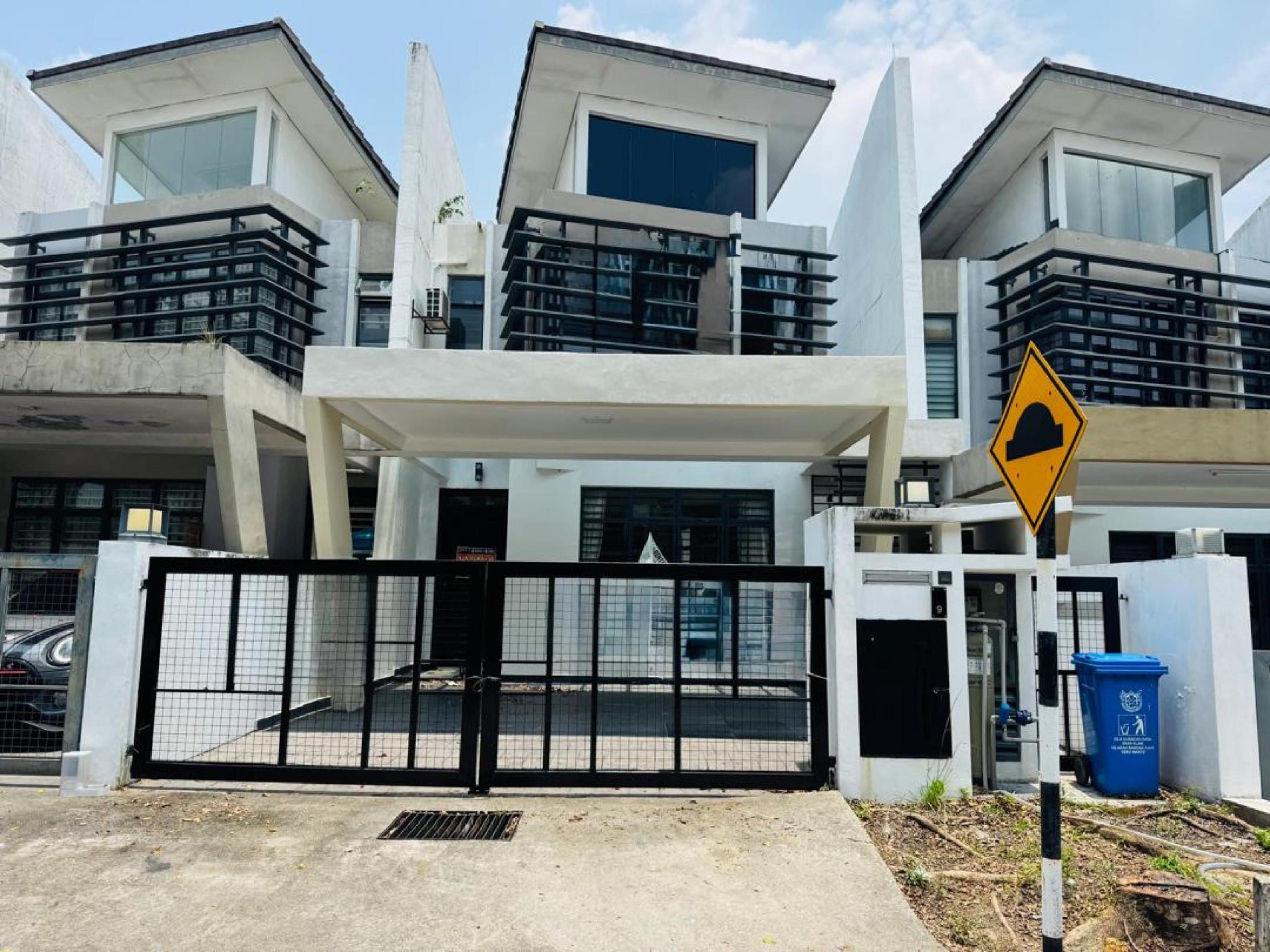 Laman Glenmarie Seksyen U1 Shah Alam, 2 Storey 24x80ft Freehold Near TTDI Jaya