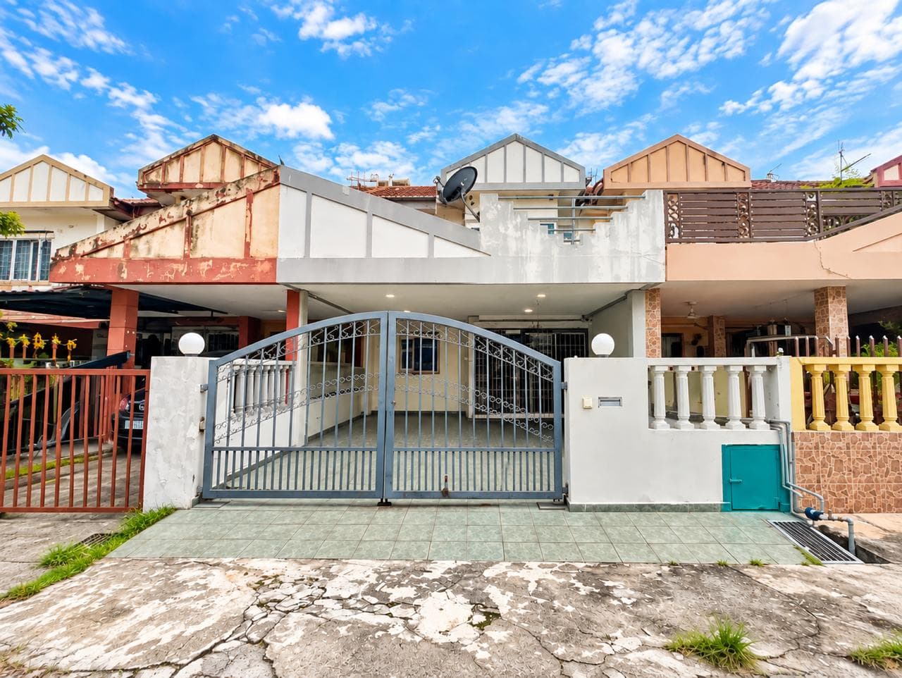 Facing Open Double Storey Seksyen 1 Bandar Teknologi Kajang - Image 1