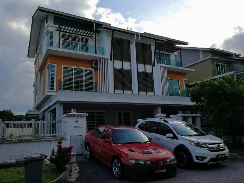 3-Storey Semi-D Taman Kantan Permata, Kajang - 7 Rooms, 7 Bathrooms