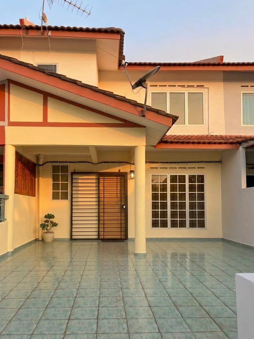 Teres 2 Tingkat Taman Banting Baru - Image 1