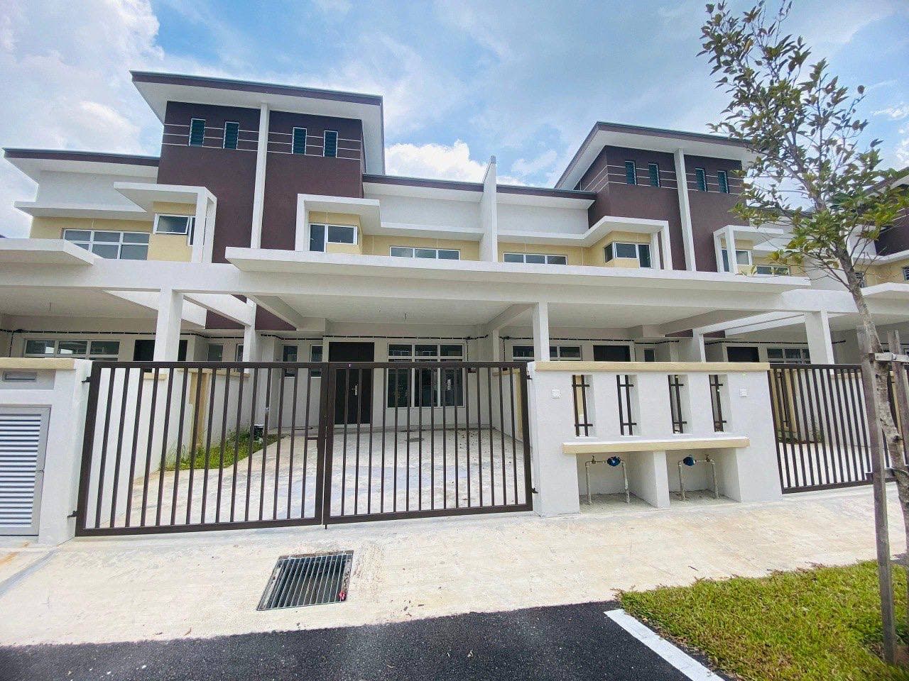 Double Storey Freehold DCendana Residensi Tasik Kesuma Semenyih Fully Renovated